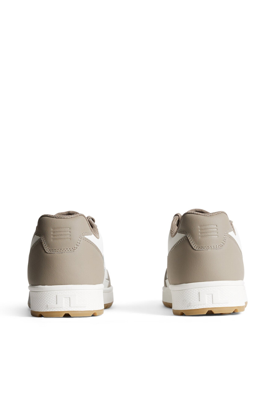 ace low-top golf sneaker